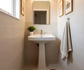 como-decorar-banheiro-pequeno-com-materiais-baratos-e-com-estilo
